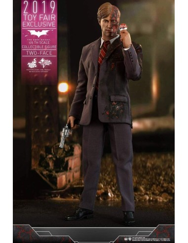 Hot Toys TWO FACE Harvey Dent MMS546 Batman The Dark Knight 1:6 2019 TOY FAIR EXCLUSIVE - 1 - 