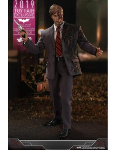 Hot Toys TWO FACE Harvey Dent MMS546 Batman The Dark Knight 1:6 2019 TOY FAIR EXCLUSIVE - 2 - 