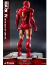 Iron Man Mark IV with Suit-Up Gantry 49 cm Quarter Scale  Hot Toys