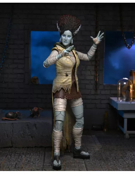 Universal Monsters Ninja Turtles April as The Bride 18 cm