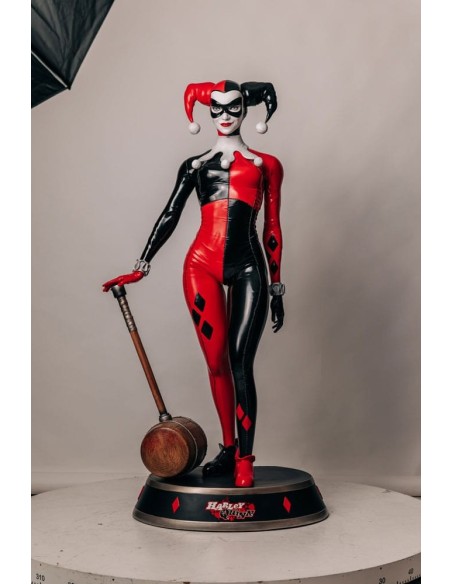 DC Comics Life-Size Statue Harley Quinn 196 cm  Muckle Mannequins